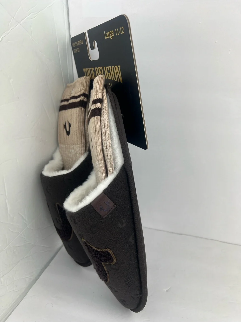 TRUE RELIGION HORSESHOE HOUSE SLIPPERS & MATCHING SOCKS BROWN SIZE LARGE 11-12